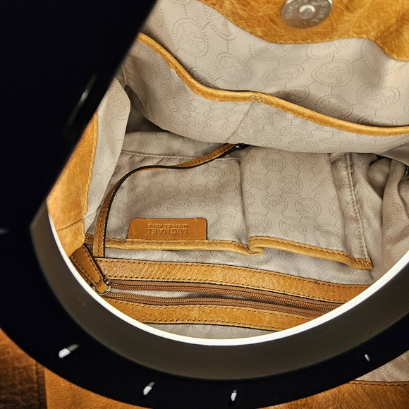 Michael Kors Devon Large Handbag Brown Patent Leather - Picture 15 of 16